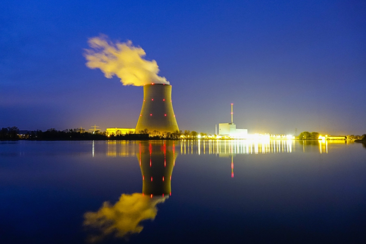 Vse več držav napoveduje gradnjo novih jedrskih elektrarn